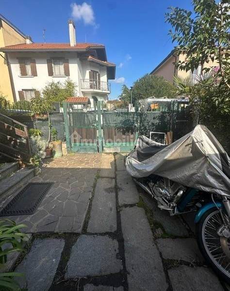 casa indipendente in vendita a Milano in zona Bovisasca