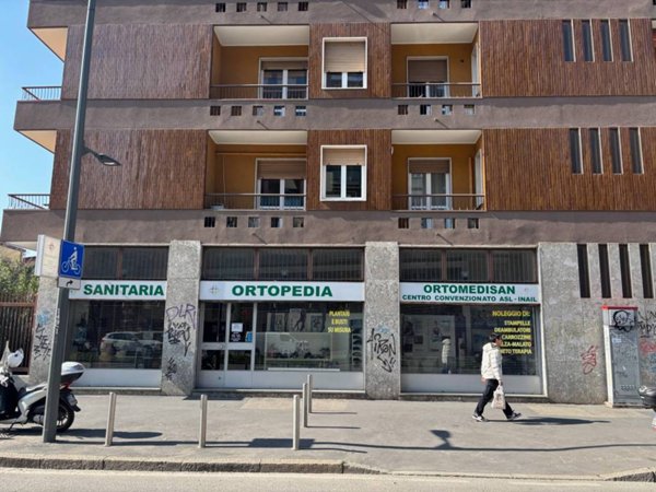 negozio in vendita a Milano in zona Precotto