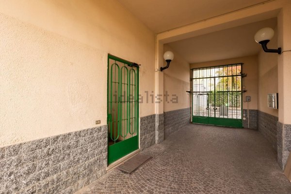 appartamento in vendita a Milano in zona Vigentino