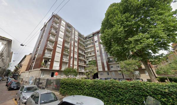 appartamento in vendita a Milano in zona Porta Genova