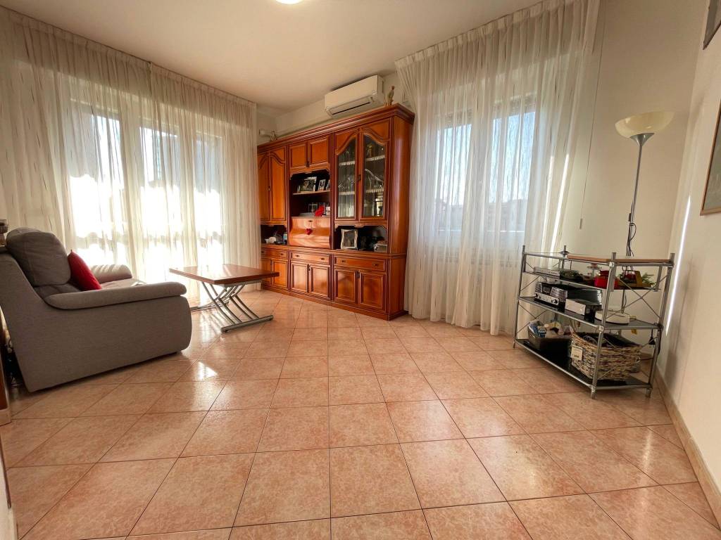 appartamento in vendita a Milano in zona Barona