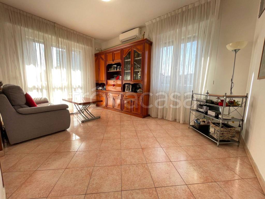 appartamento in vendita a Milano in zona Lorenteggio