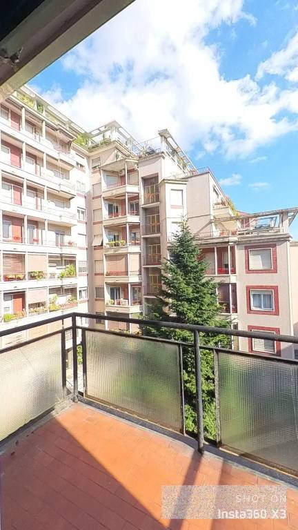 appartamento in vendita a Milano in zona Lorenteggio