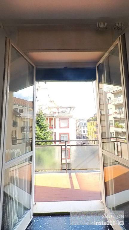 appartamento in vendita a Milano in zona Lorenteggio