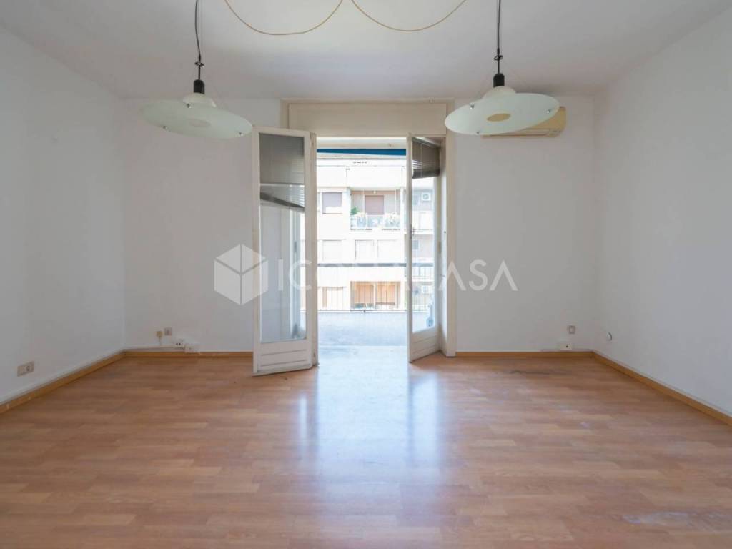 appartamento in vendita a Milano in zona Centro Direzionale