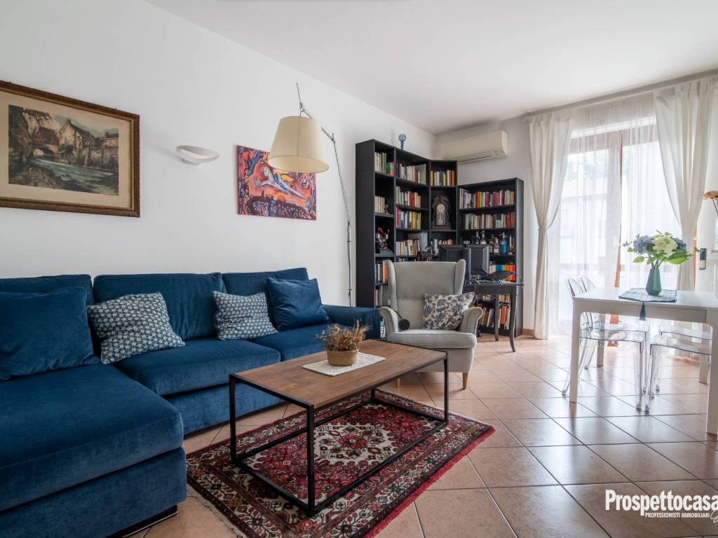 appartamento in vendita a Milano in zona Barona
