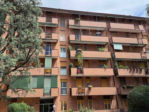 appartamento in vendita a Milano in zona Vigentino