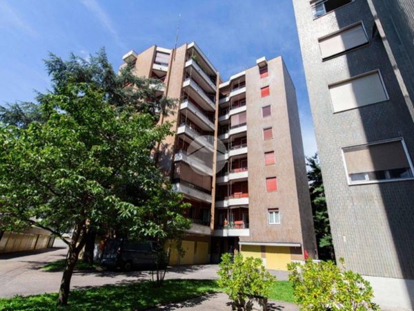 appartamento in vendita a Milano in zona Baggio