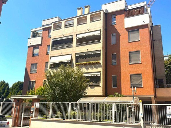 appartamento in vendita a Milano in zona Barona