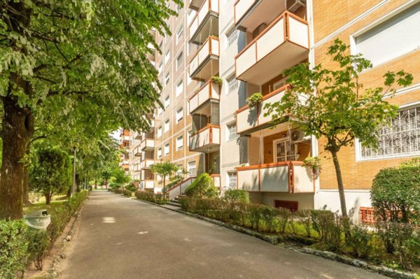 appartamento in vendita a Milano in zona Ronchetto delle Rane