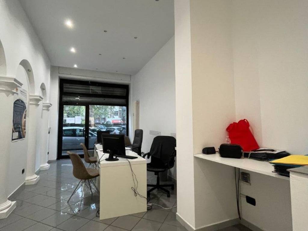 negozio in vendita a Milano in zona Città Studi