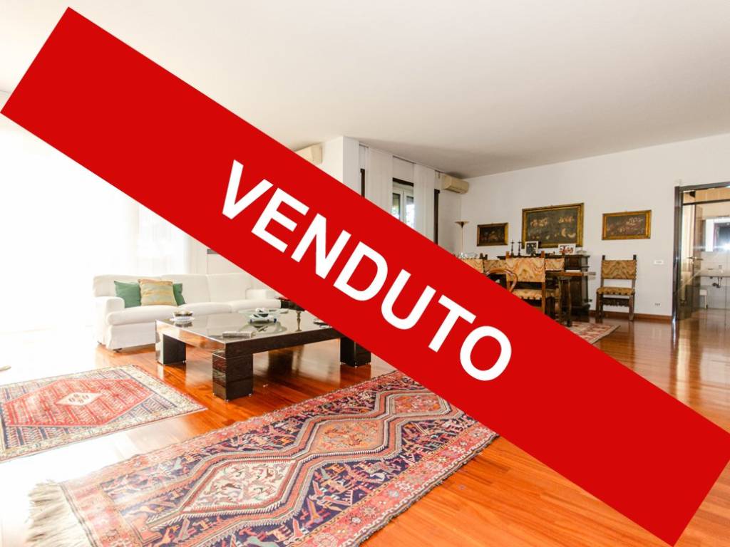 appartamento in vendita a Milano in zona Piazzale Lodi