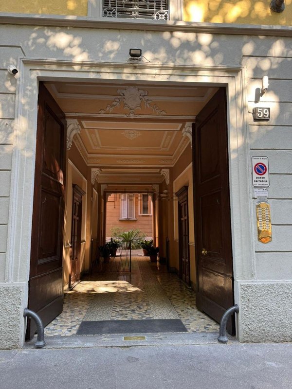 appartamento in vendita a Milano in zona Cinque Giornate