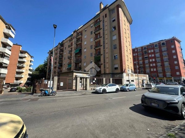 appartamento in vendita a Milano in zona Famagosta