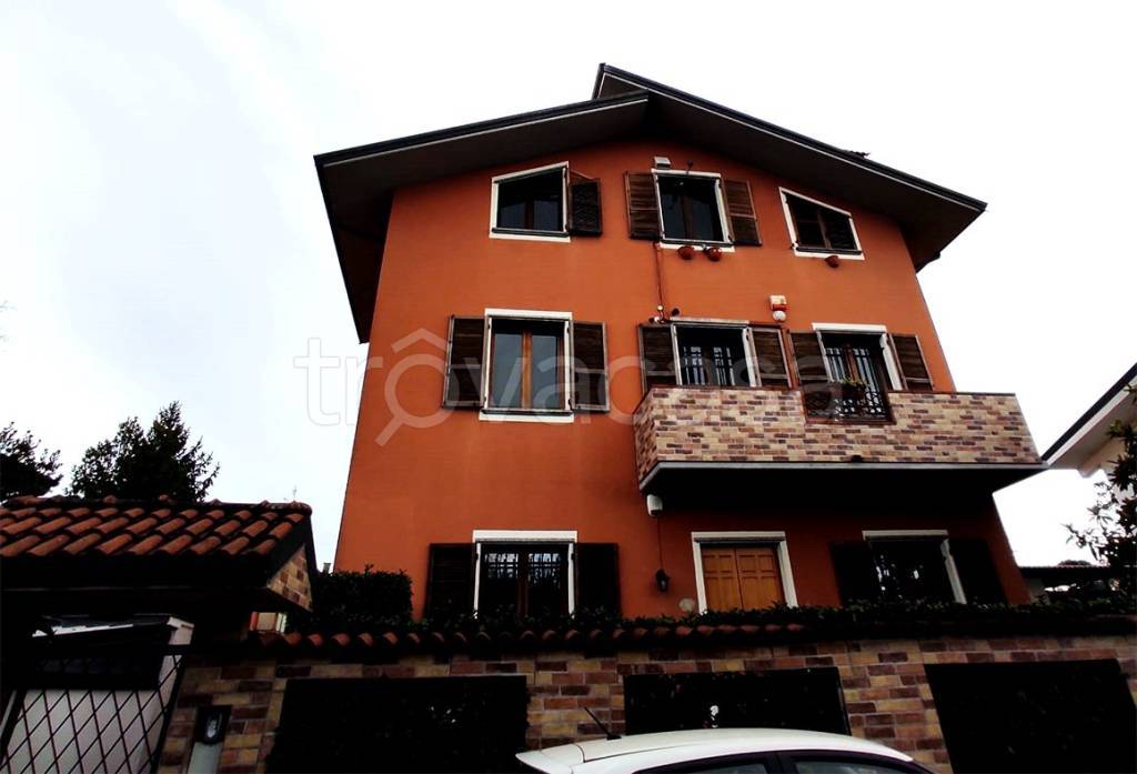 appartamento in vendita a Milano in zona Baggio