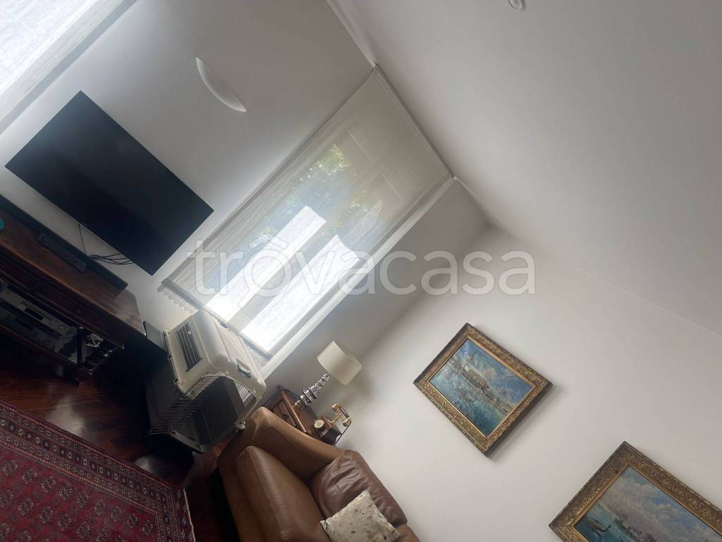 appartamento in vendita a Milano in zona Porta Nuova