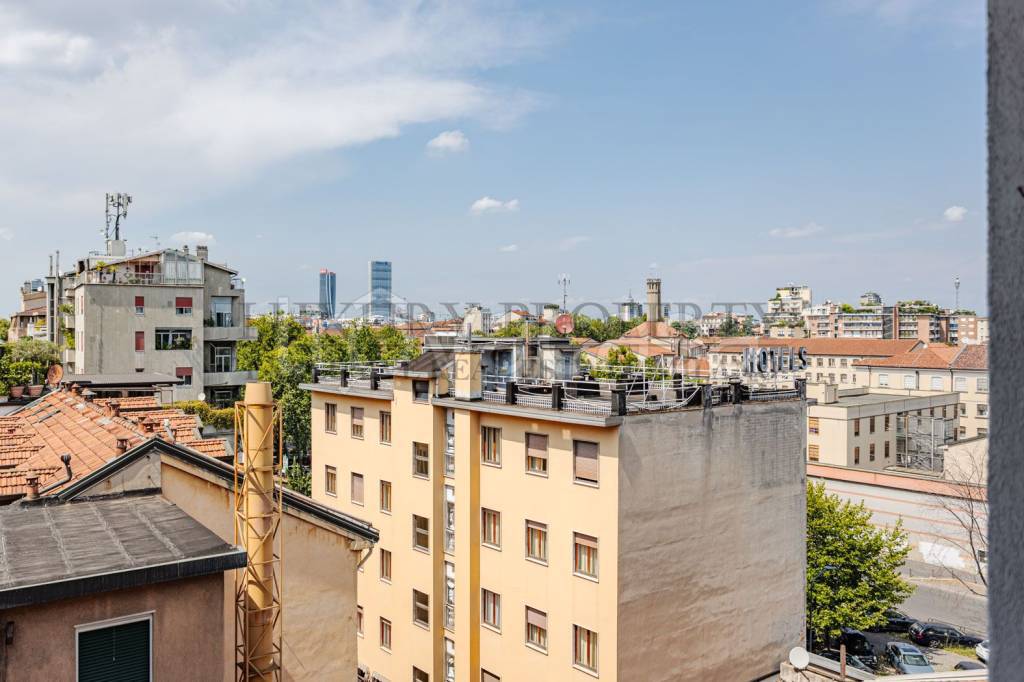 appartamento in vendita a Milano in zona Sant'Ambrogio