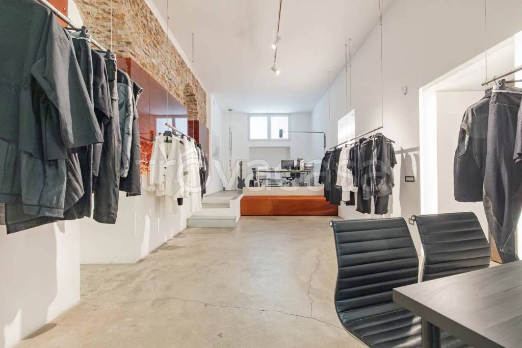 negozio in vendita a Milano in zona Isola