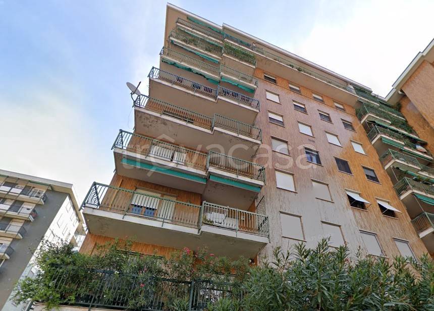 appartamento in vendita a Milano in zona Lorenteggio
