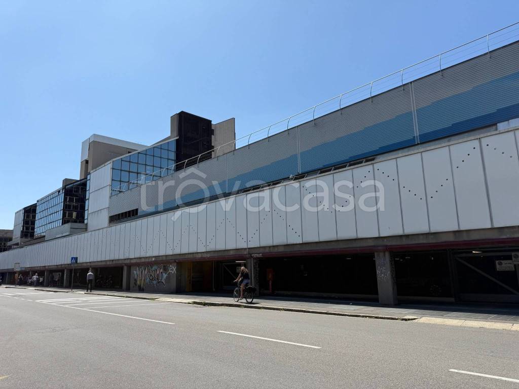 ufficio in vendita a Milano in zona Gallaratese