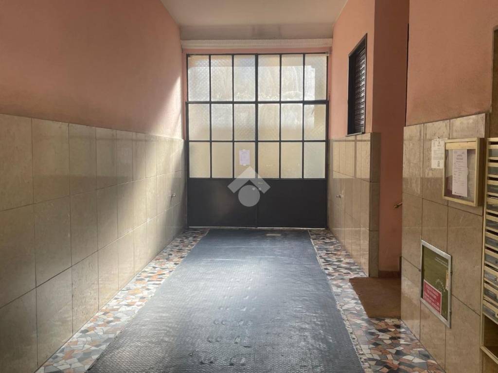 ufficio in vendita a Milano in zona Lorenteggio