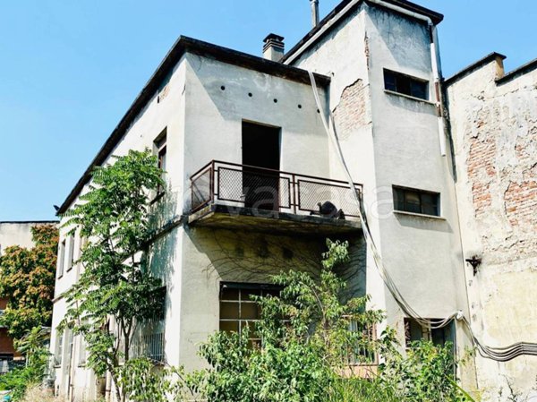 intera palazzina in vendita a Milano in zona Bovisa