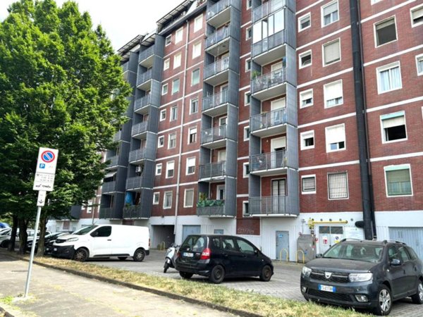 appartamento in vendita a Milano in zona Famagosta