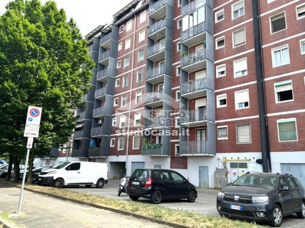 appartamento in vendita a Milano in zona Famagosta