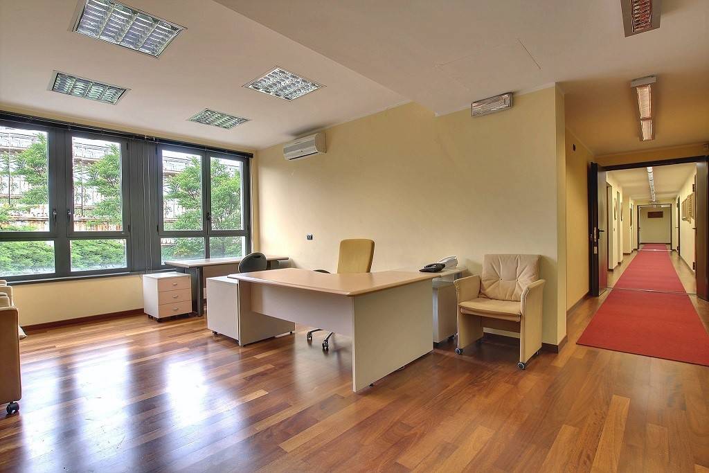 ufficio in vendita a Milano in zona Rogoredo