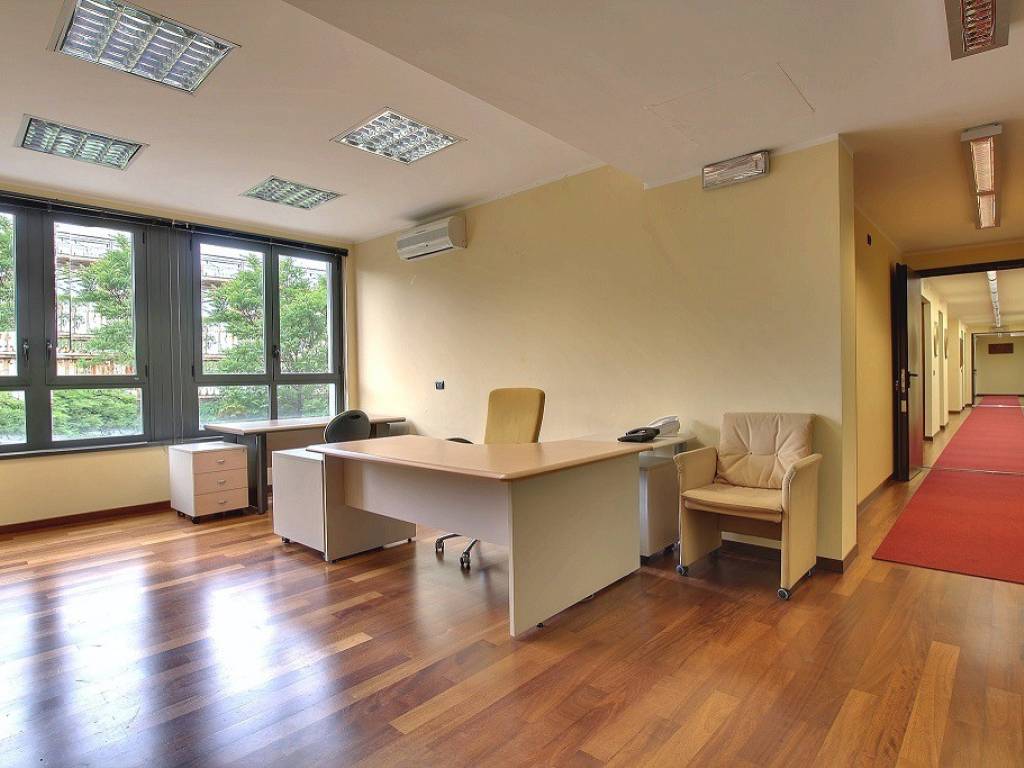 ufficio in vendita a Milano in zona Forlanini