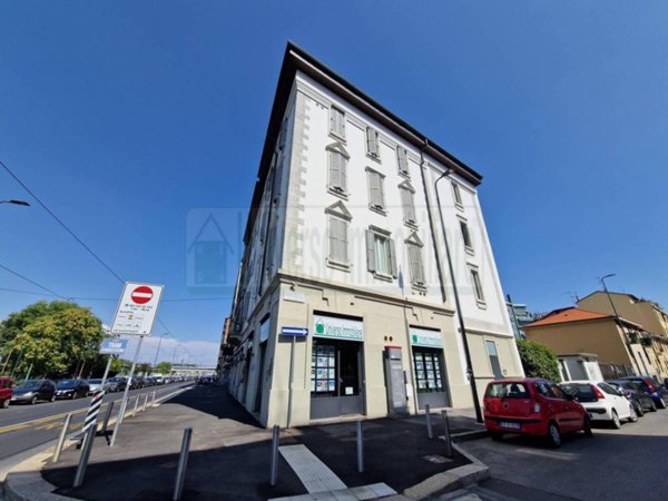 negozio in vendita a Milano in zona Restocco Maroni