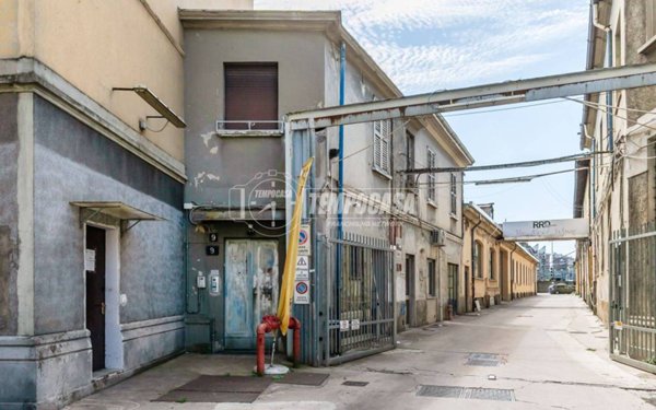locale commerciale in vendita a Milano in zona Quarto Oggiaro