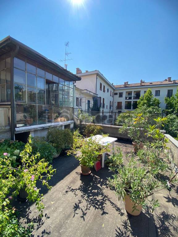 appartamento in vendita a Milano in zona Porta Genova