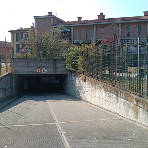 negozio in vendita a Milano in zona Quarto Oggiaro
