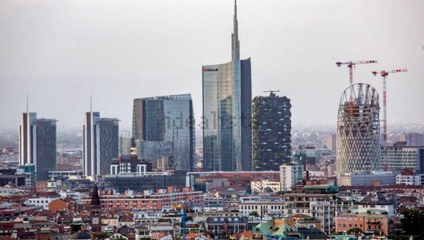 locale commerciale in vendita a Milano in zona Isola
