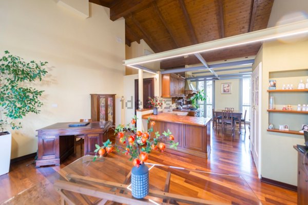 appartamento in vendita a Milano in zona Quintosole