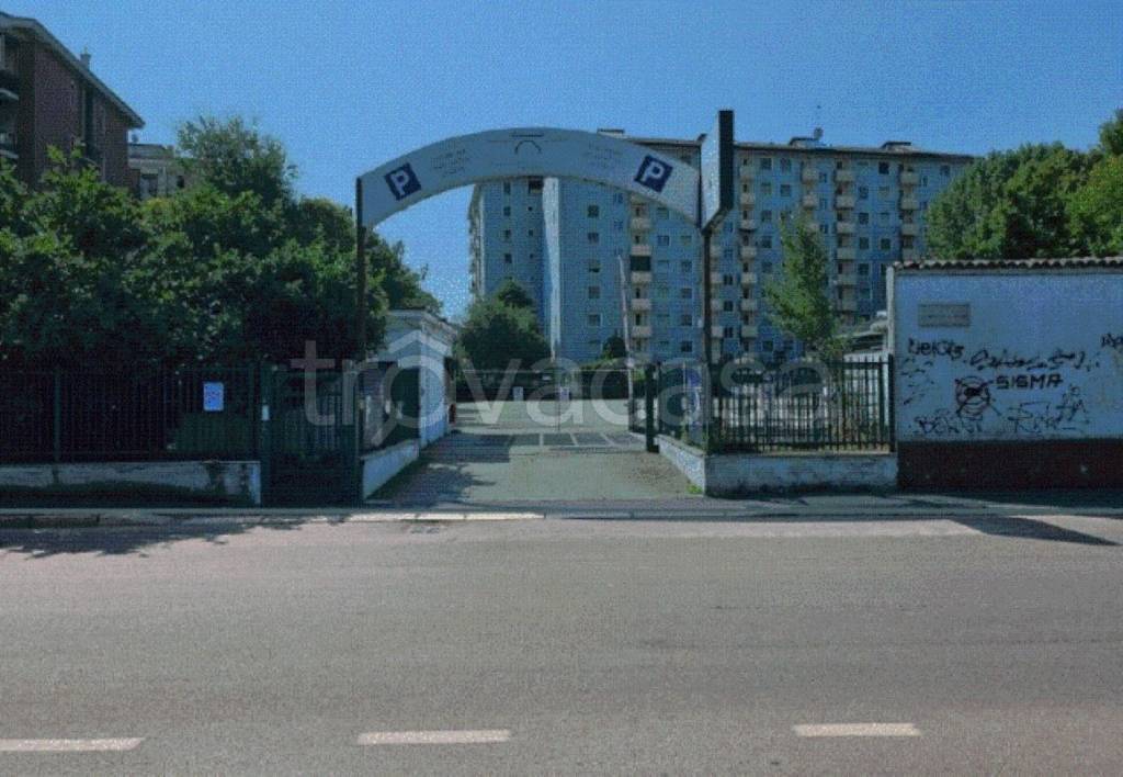 locale di sgombero in vendita a Milano