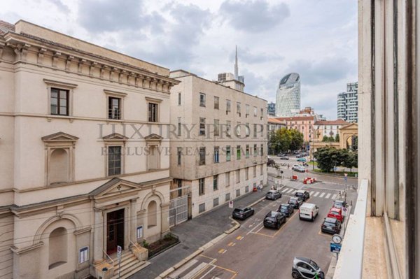 appartamento in vendita a Milano in zona Porta Nuova