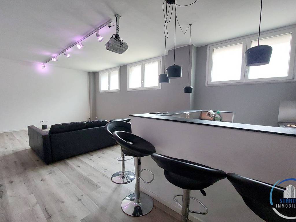 ufficio in vendita a Milano in zona Porta Venezia