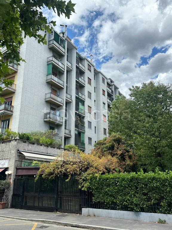 appartamento in vendita a Milano in zona Piazzale Lodi