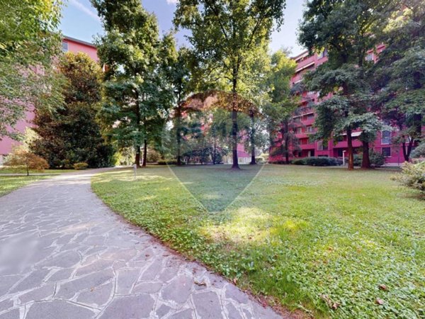 appartamento in vendita a Milano in zona Piazzale Lodi