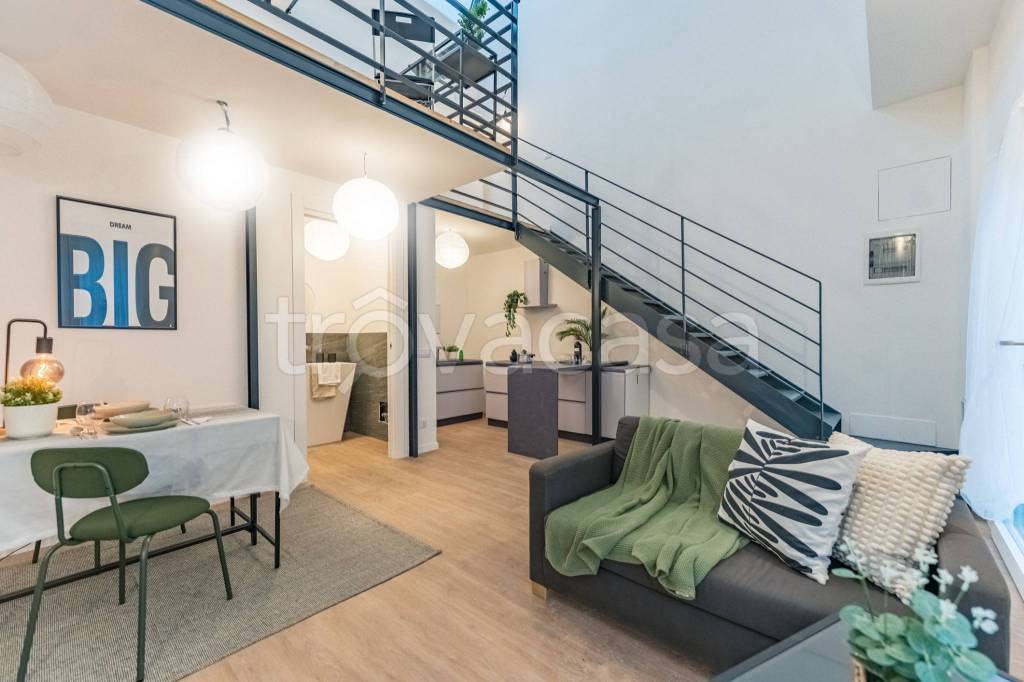 appartamento in vendita a Milano in zona Cascina dei Pomi
