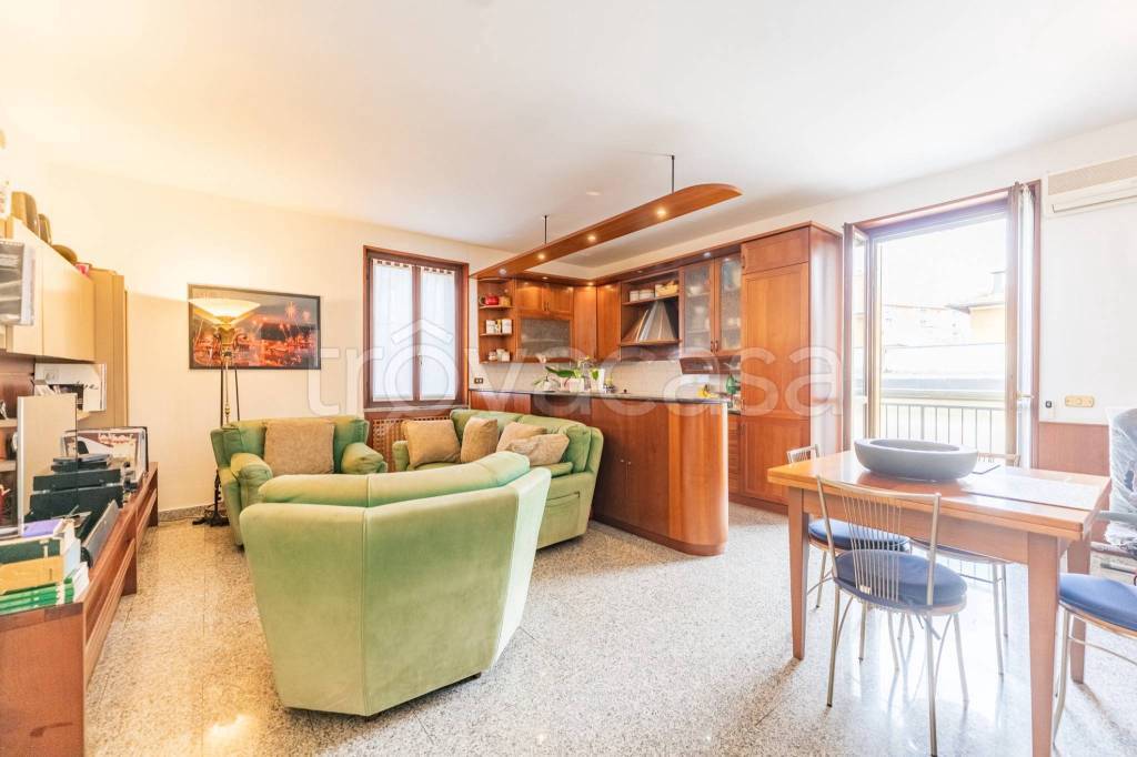 appartamento in vendita a Milano in zona Famagosta