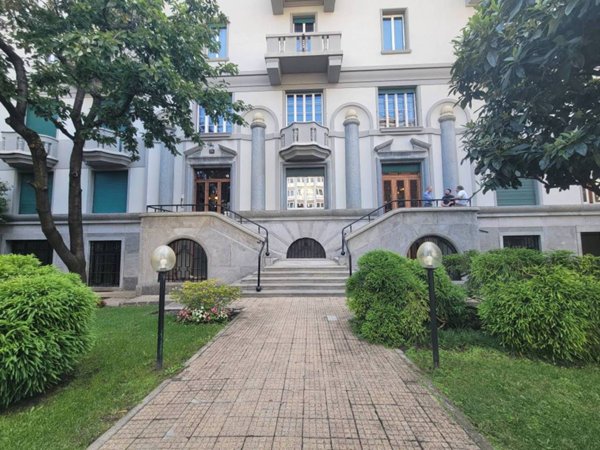 ufficio in vendita a Milano in zona Porta Venezia