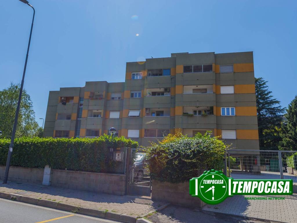 appartamento in vendita a Milano in zona Baggio