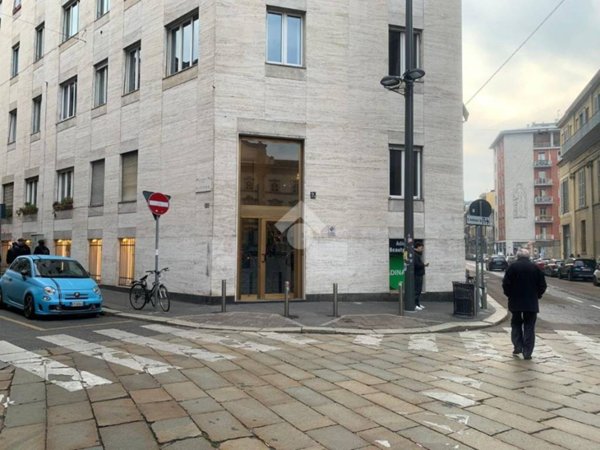 locale commerciale in vendita a Milano