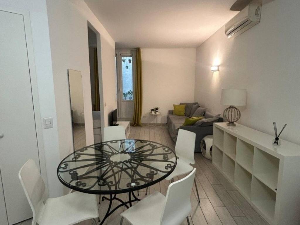 appartamento in vendita a Milano in zona Sant'Ambrogio