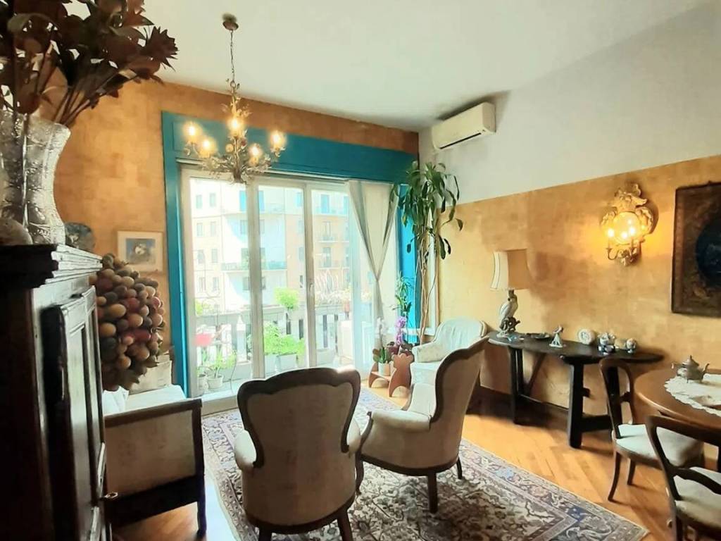 appartamento in vendita a Milano in zona XXII Marzo