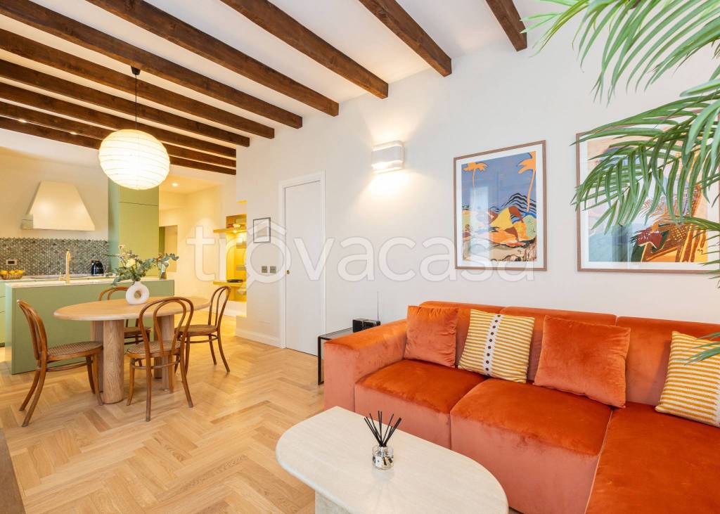 appartamento in vendita a Milano in zona Sant'Ambrogio