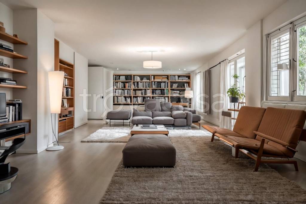 appartamento in vendita a Milano in zona Solari